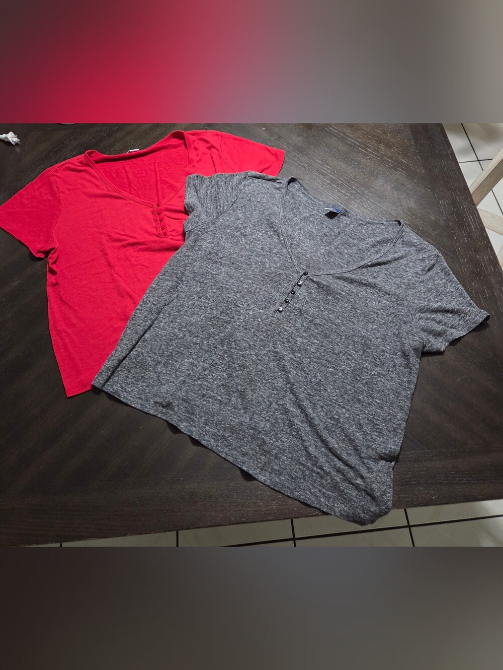 Old Navy Women’s Henley Tops Lot of 2 – Size Large – Red & Gray